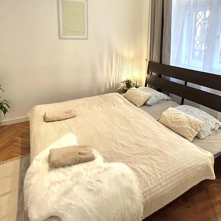 Apartment Mia - Old Town Братислава Екстериор снимка