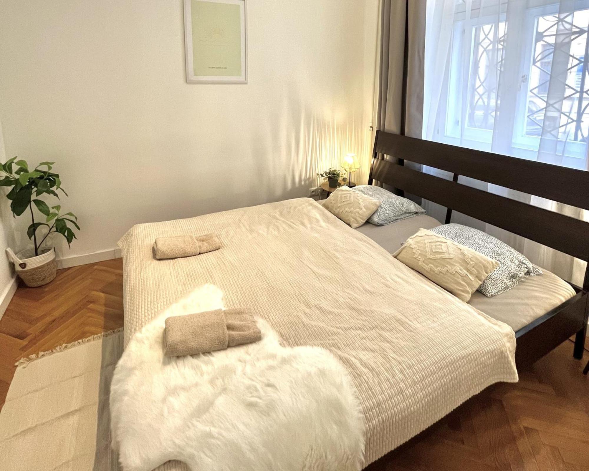 Apartment Mia - Old Town, Ac Братислава Екстериор снимка