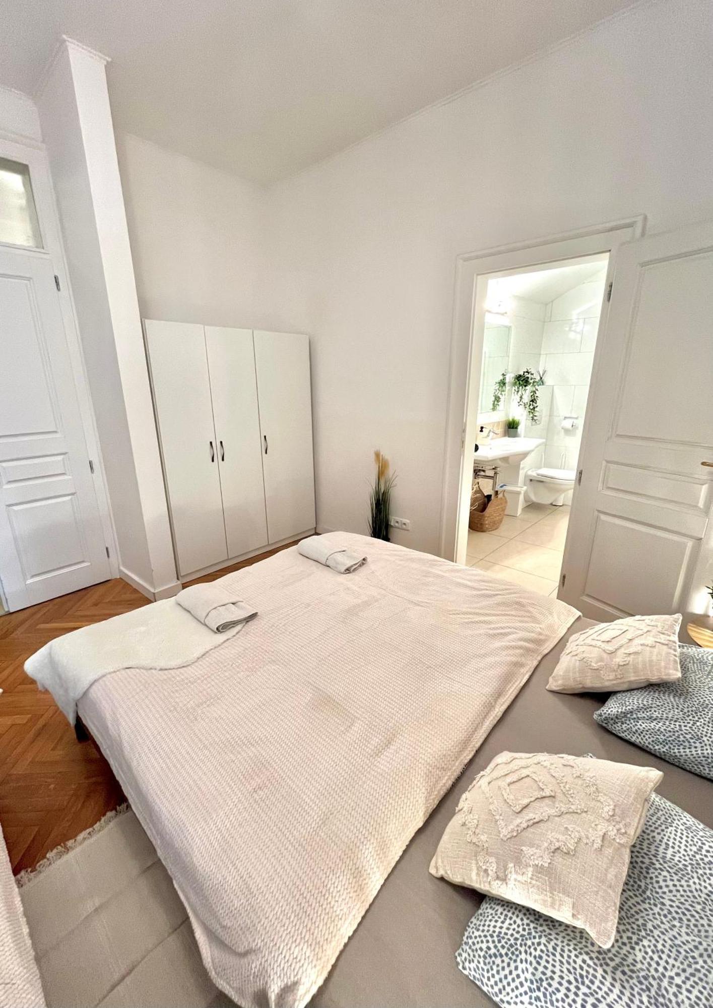 Apartment Mia - Old Town, Ac Братислава Екстериор снимка