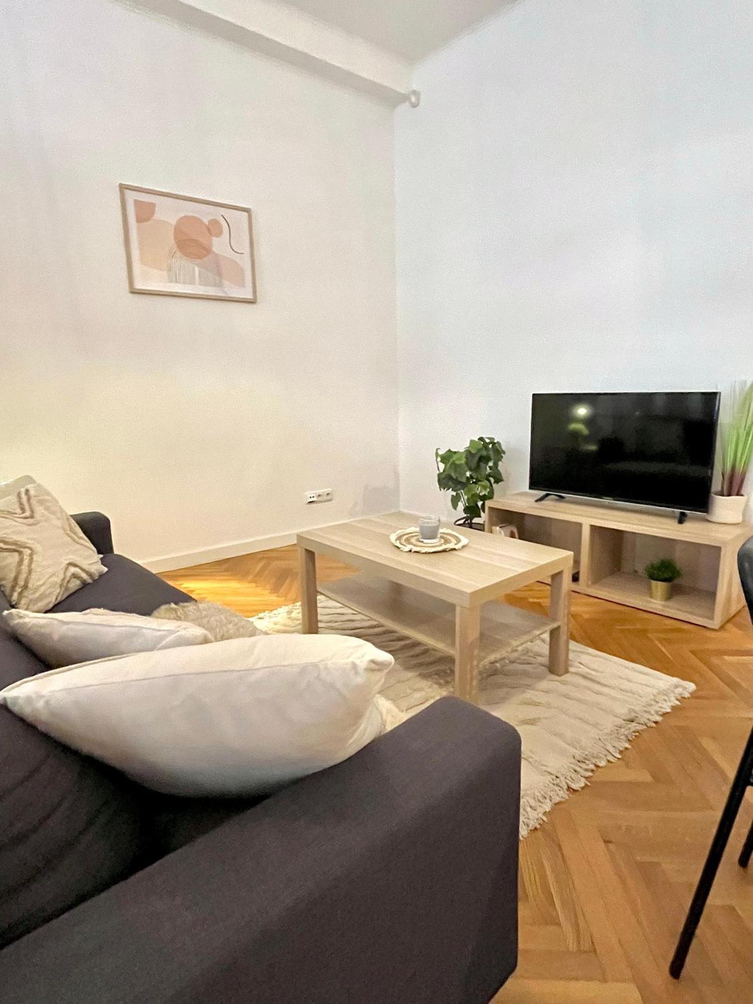 Apartment Mia - Old Town, Ac Братислава Екстериор снимка