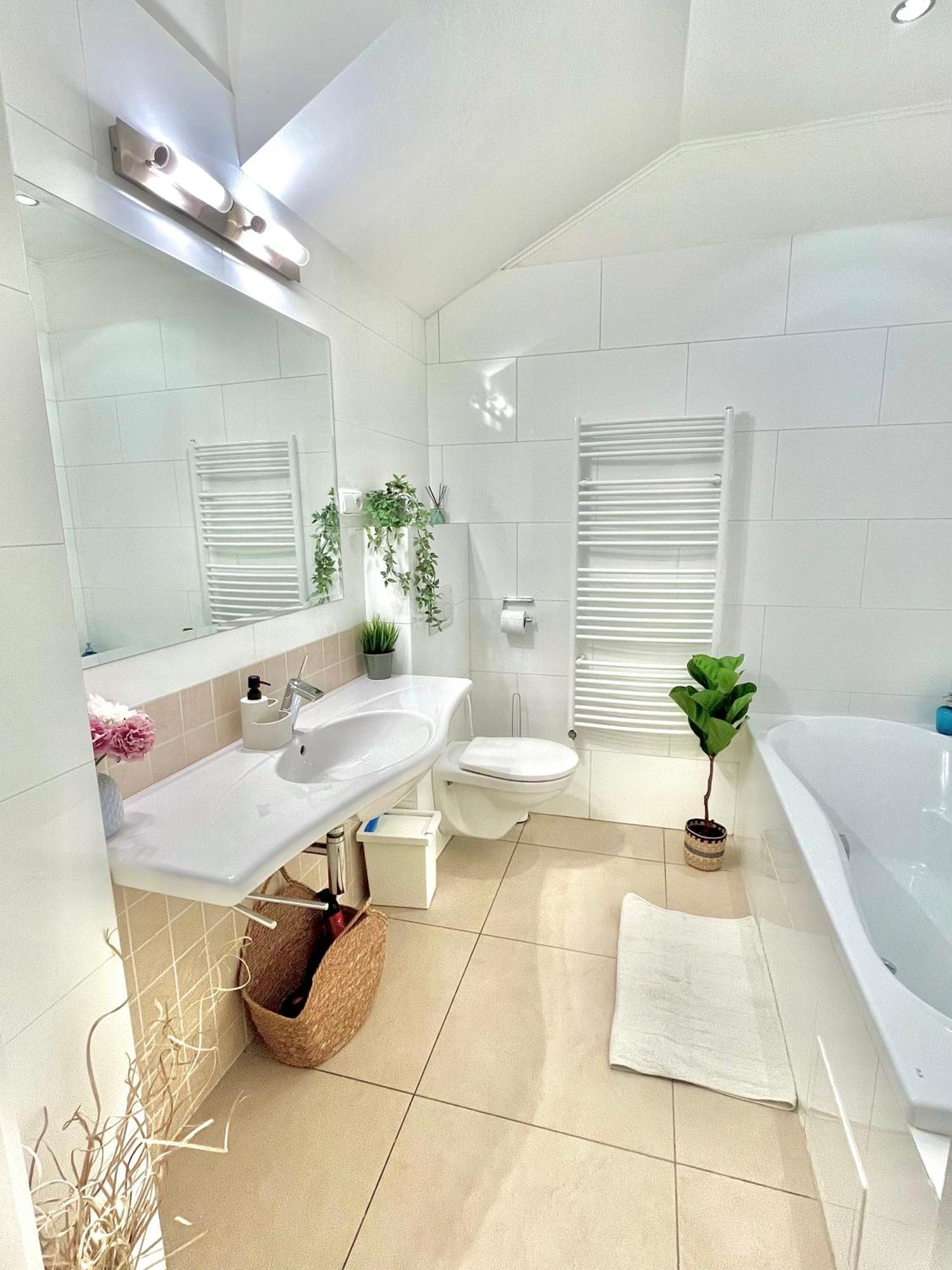 Apartment Mia - Old Town, Ac Братислава Екстериор снимка