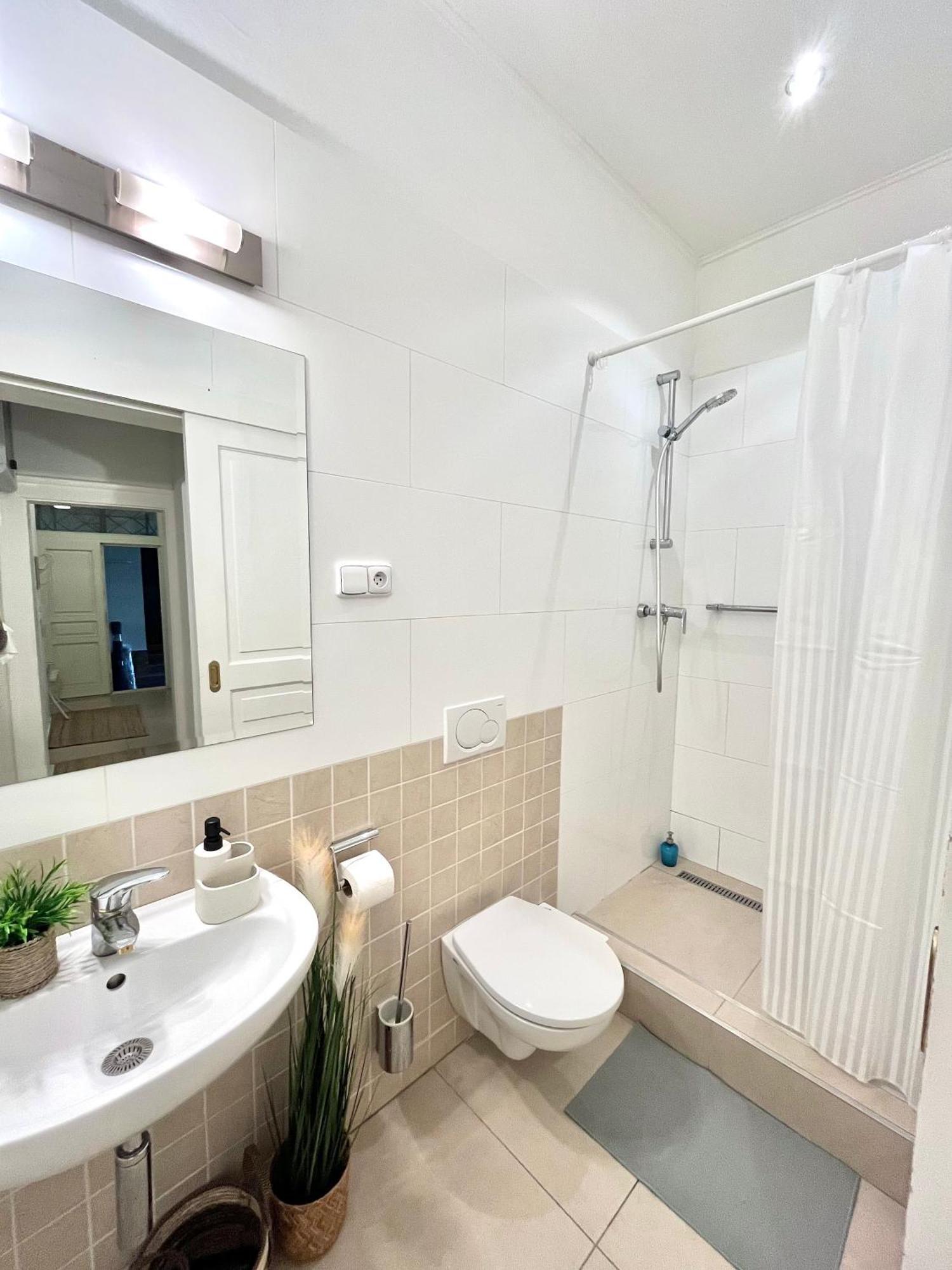 Apartment Mia - Old Town, Ac Братислава Екстериор снимка