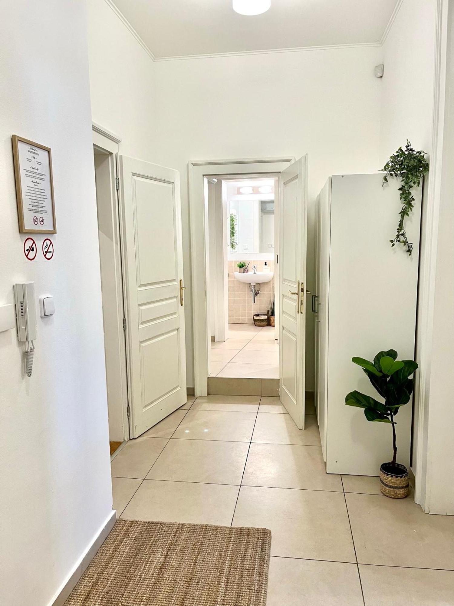 Apartment Mia - Old Town, Ac Братислава Екстериор снимка